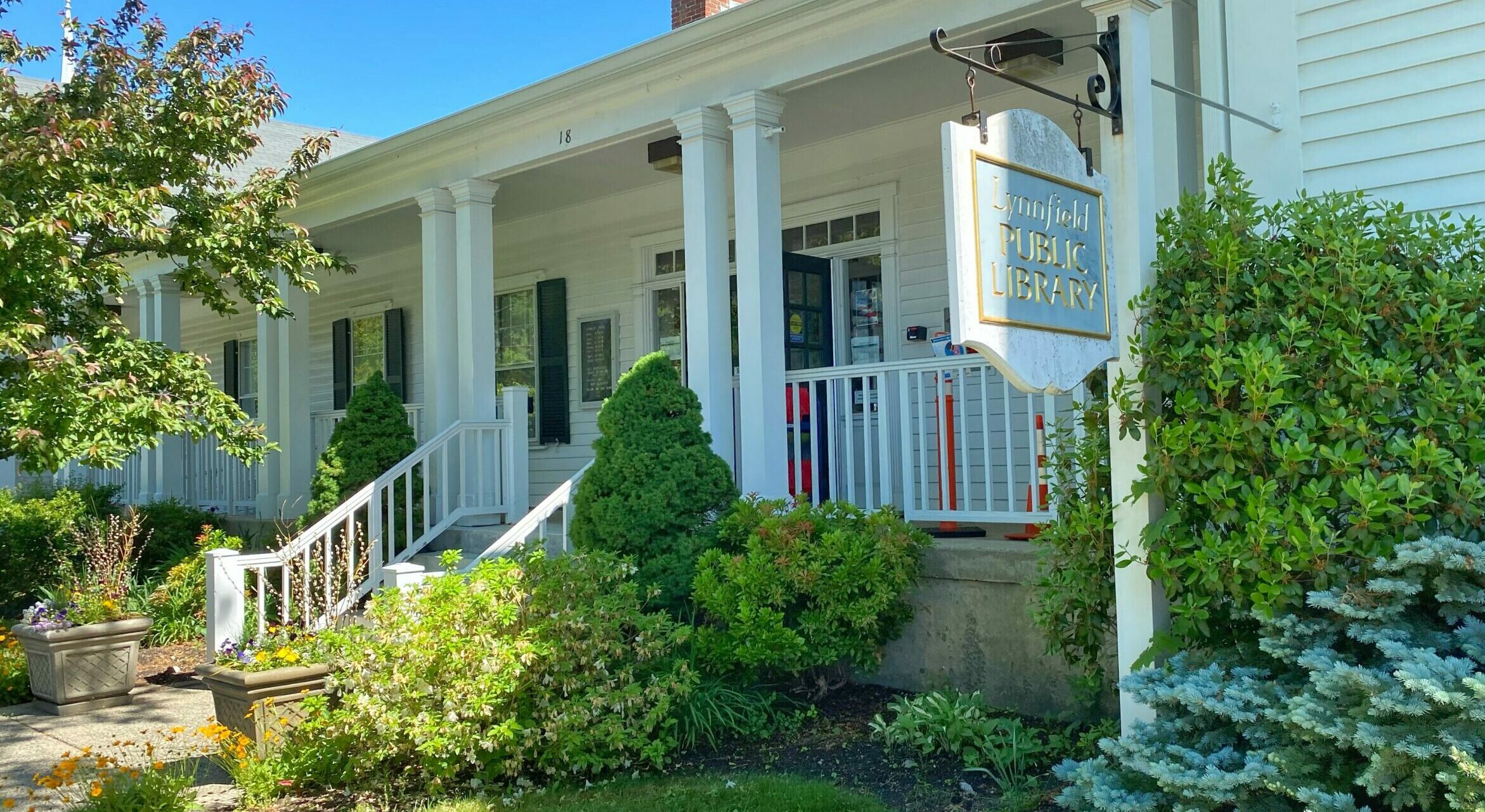 Exterior of Lynnfield Public Library